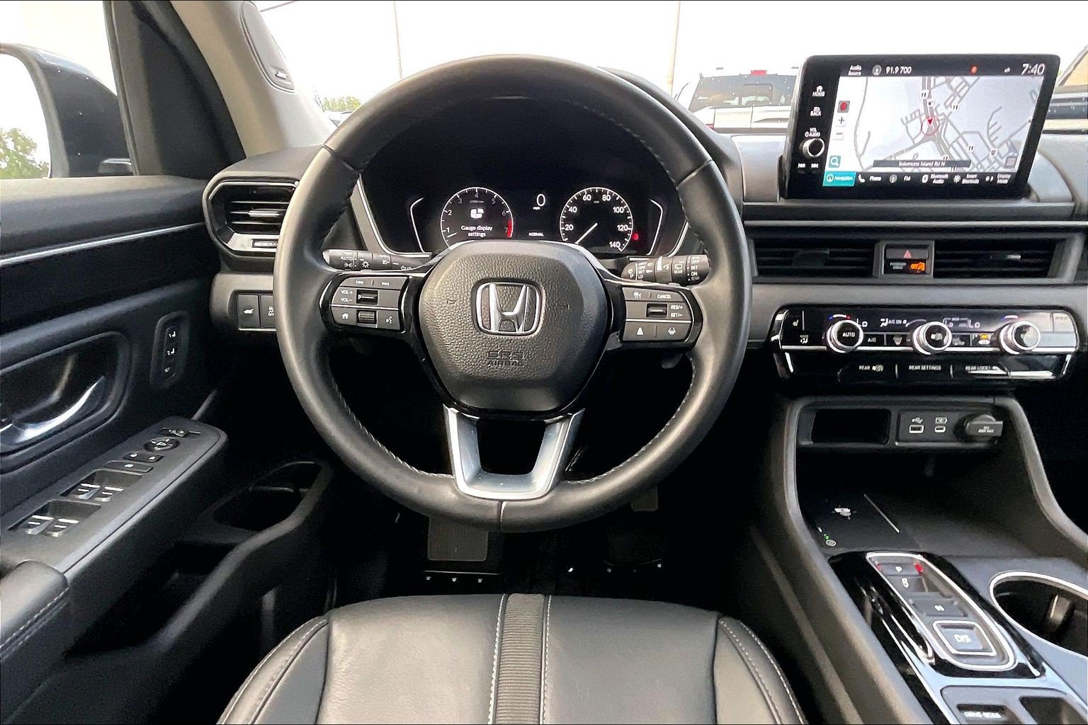 Used 2025 Honda Pilot Touring image 5