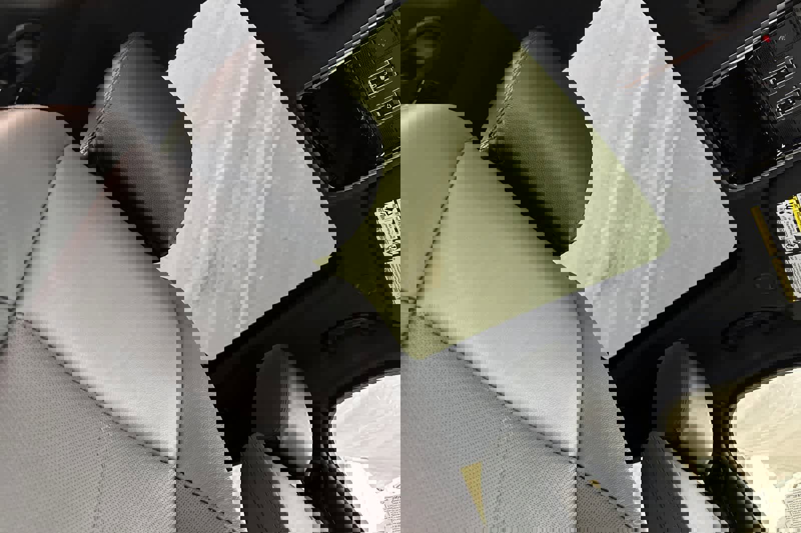 Used 2025 Land Rover Range Rover Velar Dynamic SE image 17