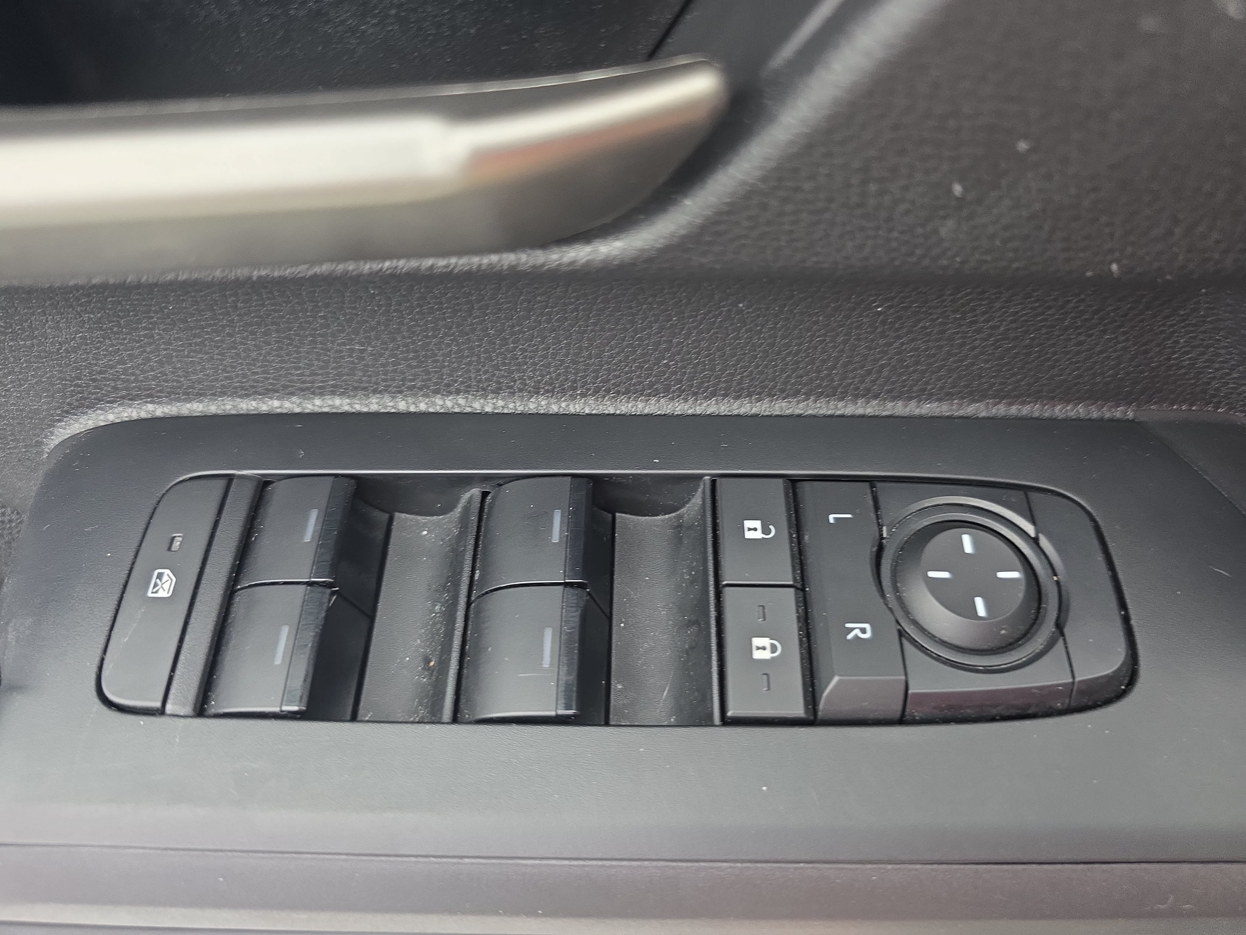 Used 2024 Toyota Tacoma TRD Sport AWD/4WD image 25