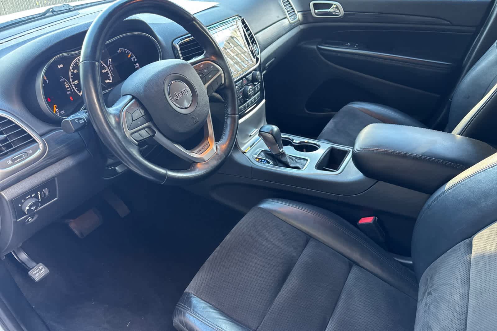 Used 2020 Jeep Grand Cherokee Altitude AWD/4WD image 9