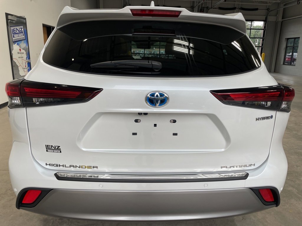 Used 2024 Toyota Highlander Platinum image 6