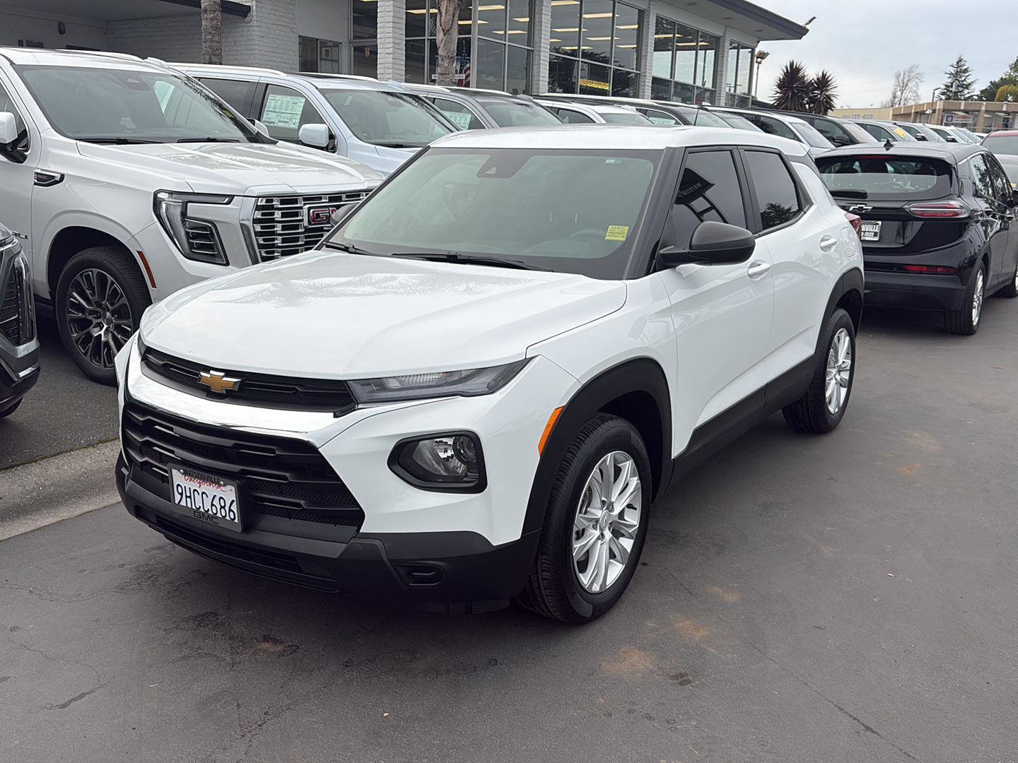 Used 2023 Chevrolet TrailBlazer LS image 1