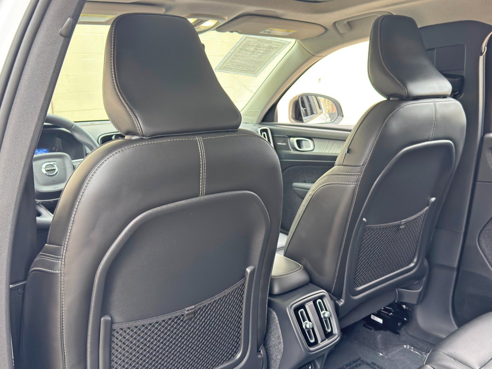 Used 2025 Volvo XC40 B5 Plus w/ Protection Package Premier AWD/4WD image 40