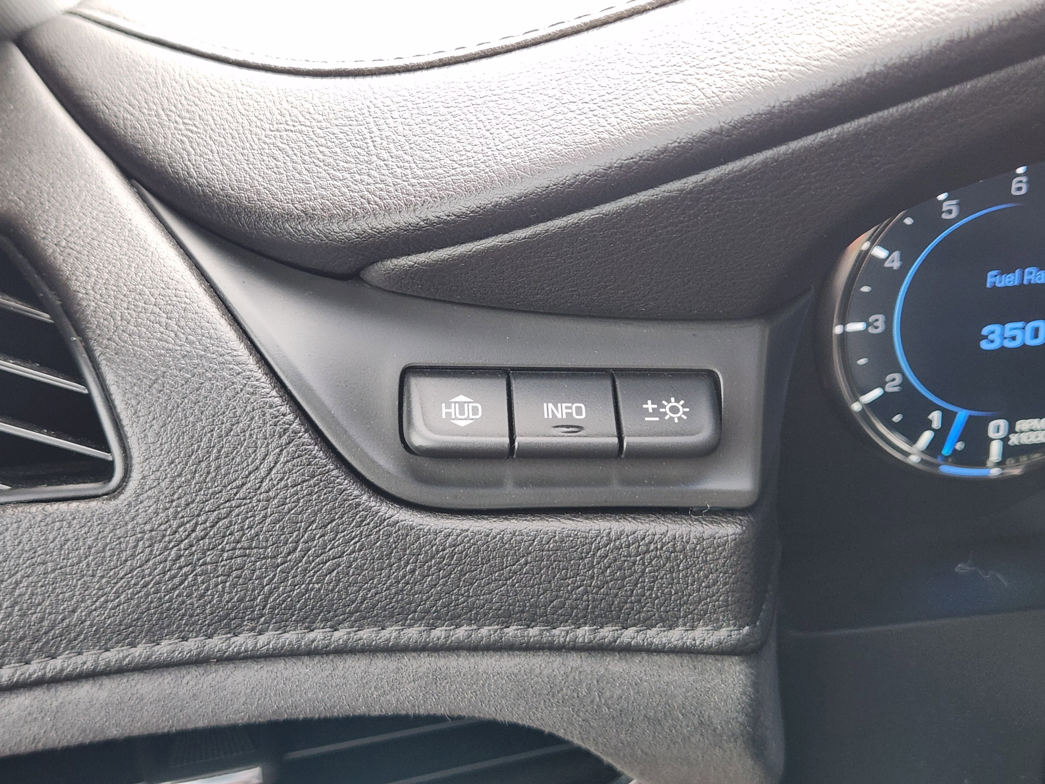 Used 2018 Cadillac Escalade ESV Premium Luxury AWD/4WD image 16