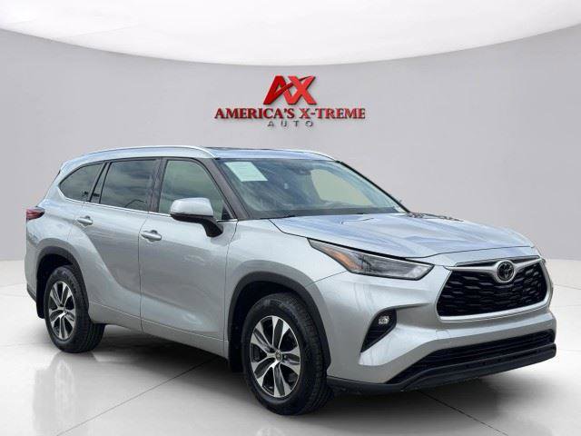 Used 2021 Toyota Highlander XLE AWD/4WD image 7