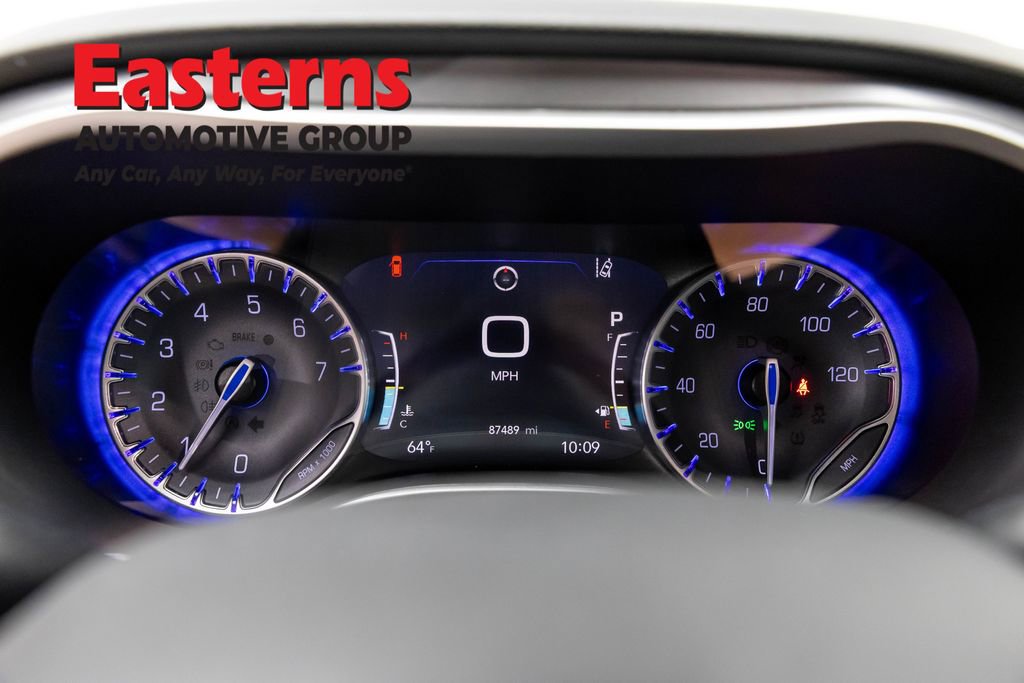 Used 2022 Chrysler Pacifica Touring-L image 18