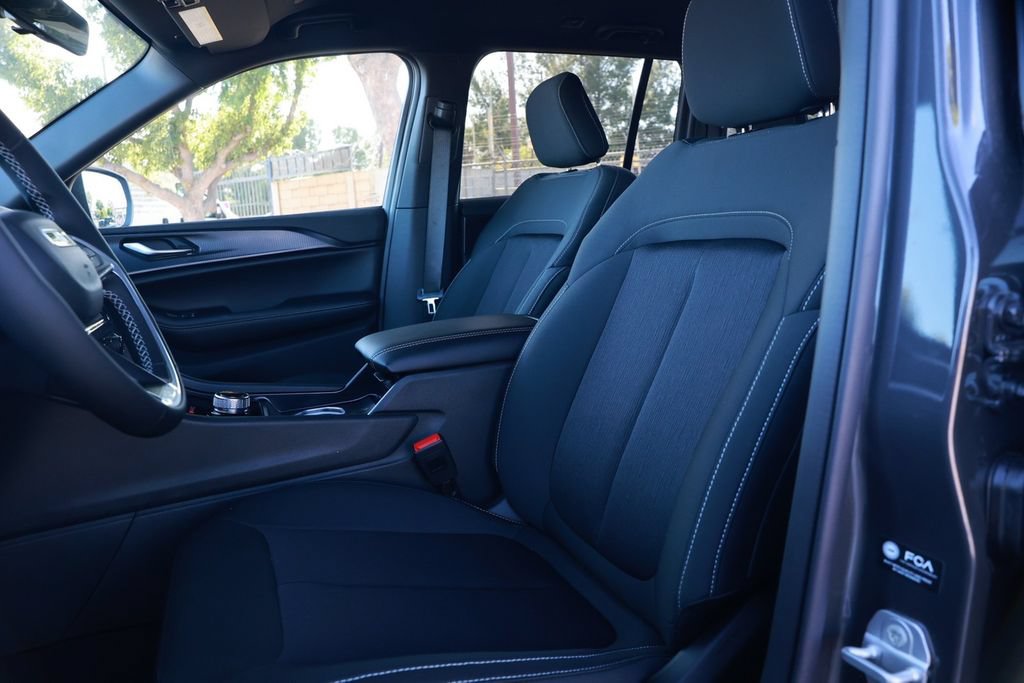 New 2026 Jeep Grand Cherokee Laredo RWD image 14