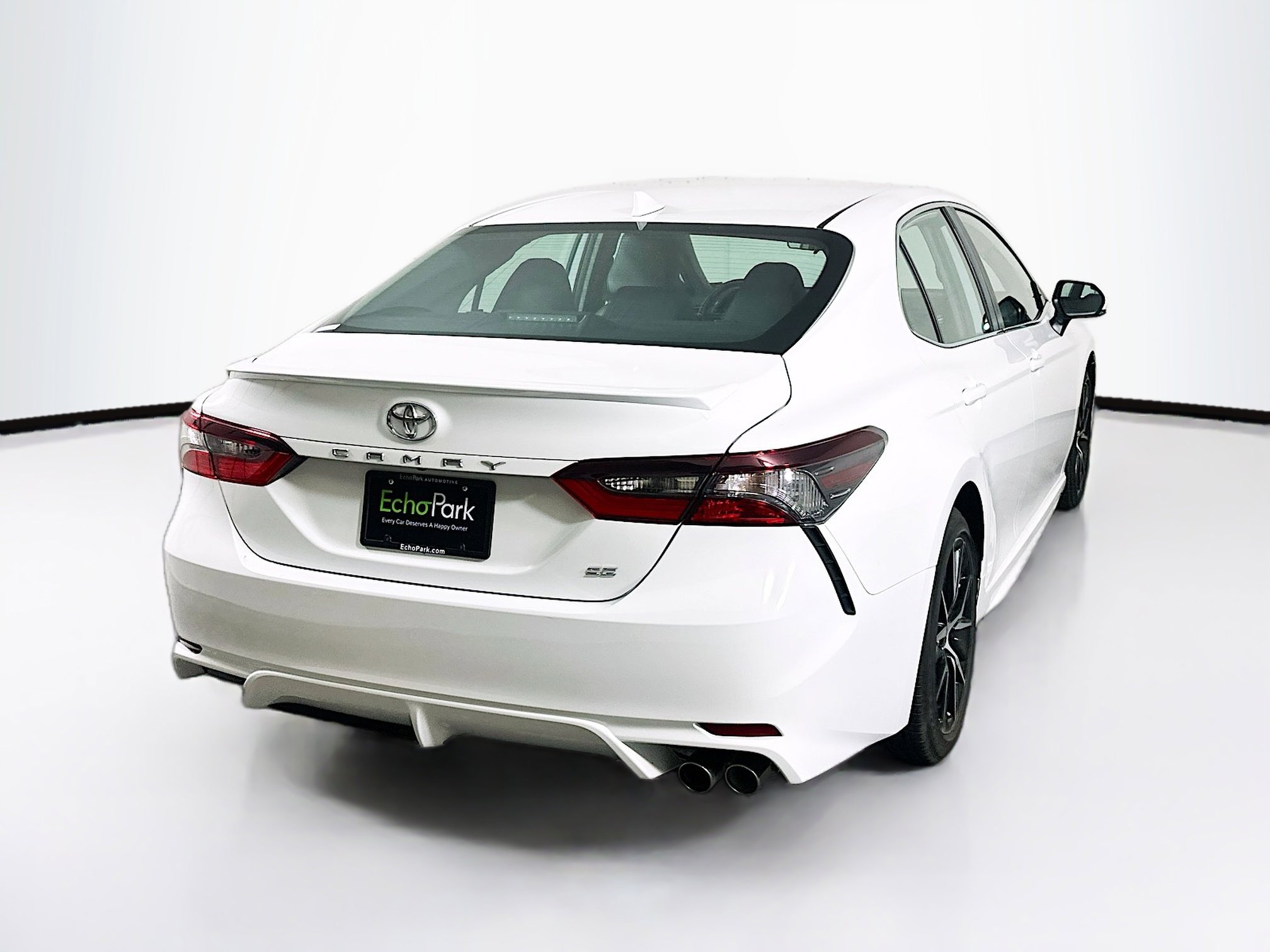 Used 2024 Toyota Camry SE FWD image 9
