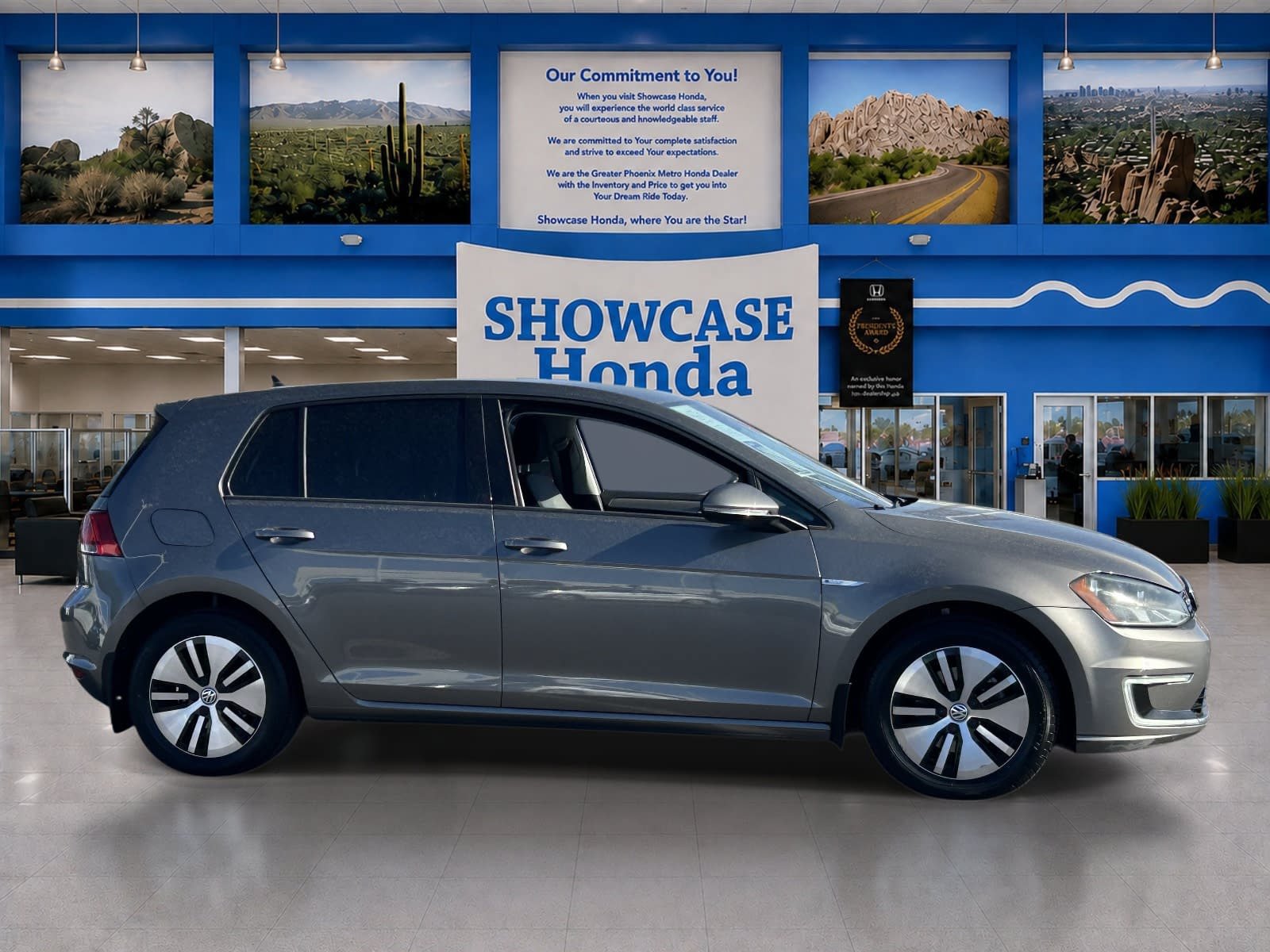 Used 2016 Volkswagen e-Golf SE w/ DC Fast Charging Package FWD image 7