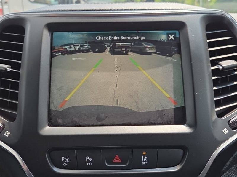 Used 2023 Jeep Cherokee Altitude Lux AWD/4WD image 37