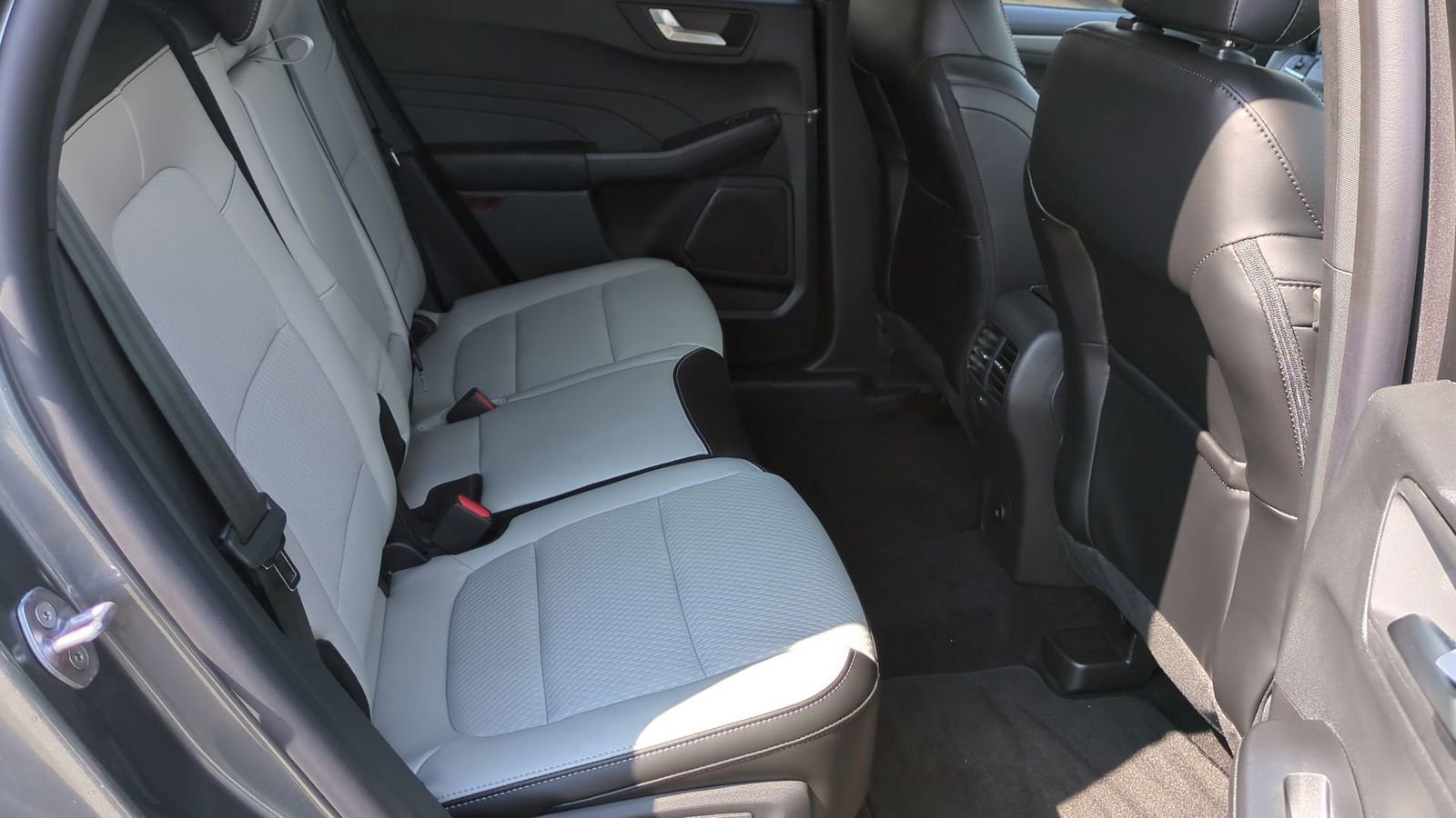 New 2025 Ford Escape SE image 19