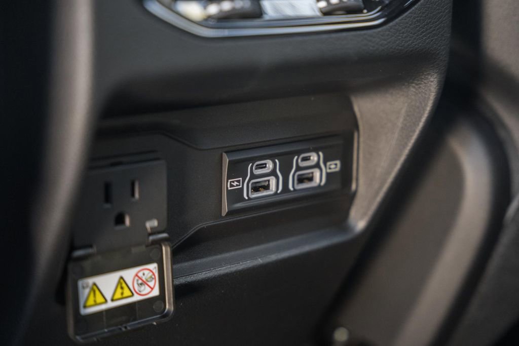 New 2025 Jeep Grand Cherokee Laredo X w/ Luxury Tech Group I image 33