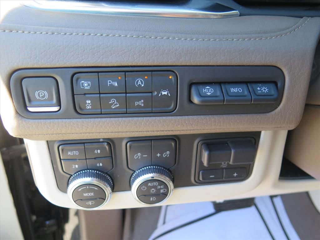 Used 2023 GMC Yukon Denali w/ Denali Reserve Package image 12