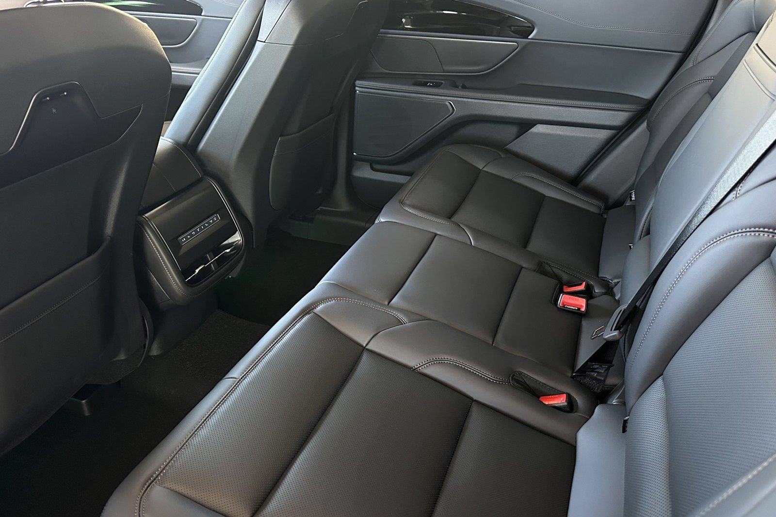 New 2026 Lincoln Nautilus Premier w/ Jet Appearance Package AWD/4WD image 11