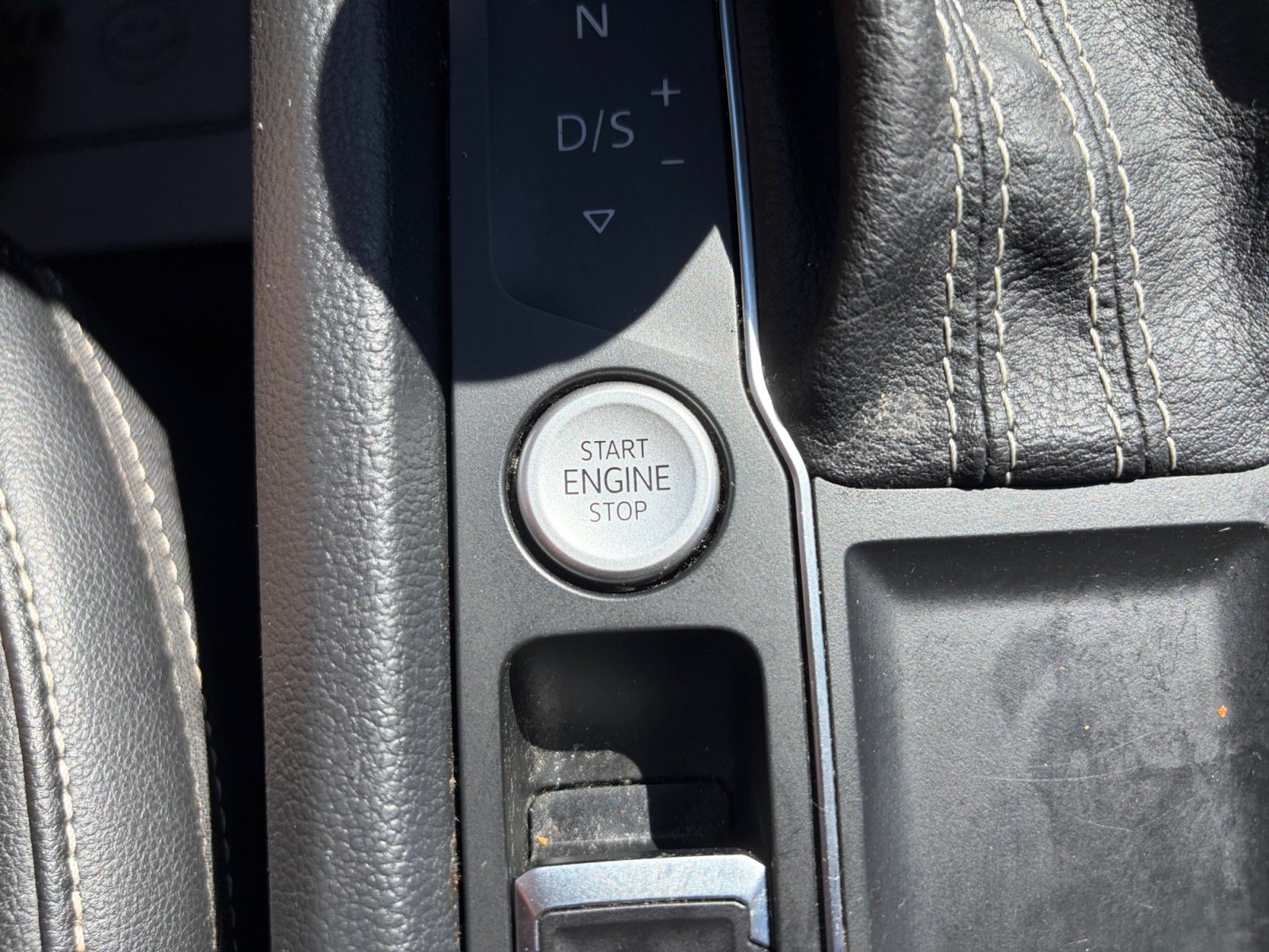 Used 2022 Volkswagen Atlas SE w/ Panoramic Sunroof Package FWD image 30