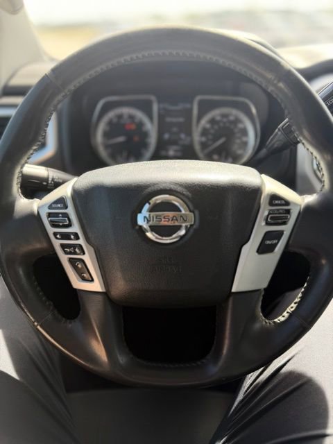 Used 2018 Nissan Titan SV w/ SV Convenience Package image 11