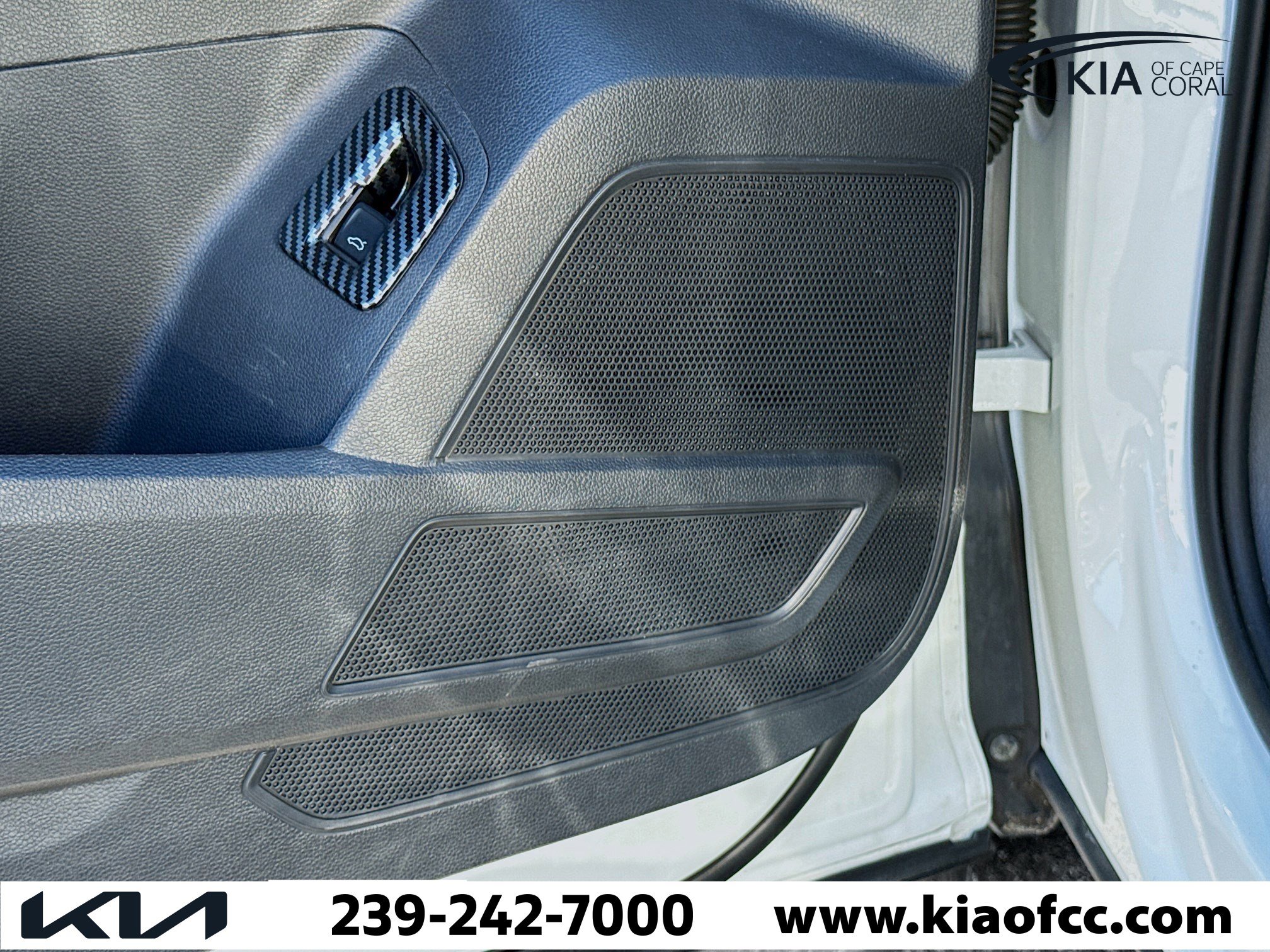 Used 2020 Volkswagen Atlas Cross Sport SE w/ Towing Package image 23