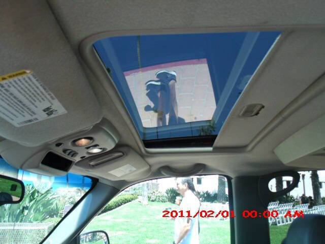 Used 2005 Chevrolet Avalanche Z71 w/ Sun And Sound Package image 12