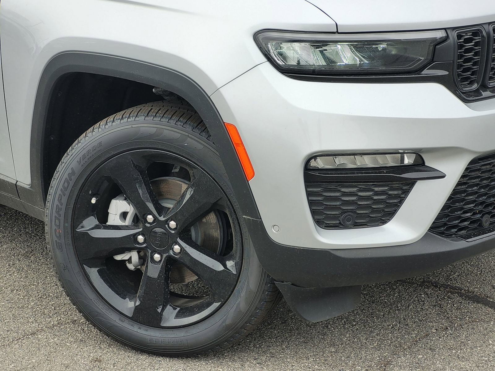 New 2025 Jeep Grand Cherokee Limited w/ Luxury Tech Group II image 6