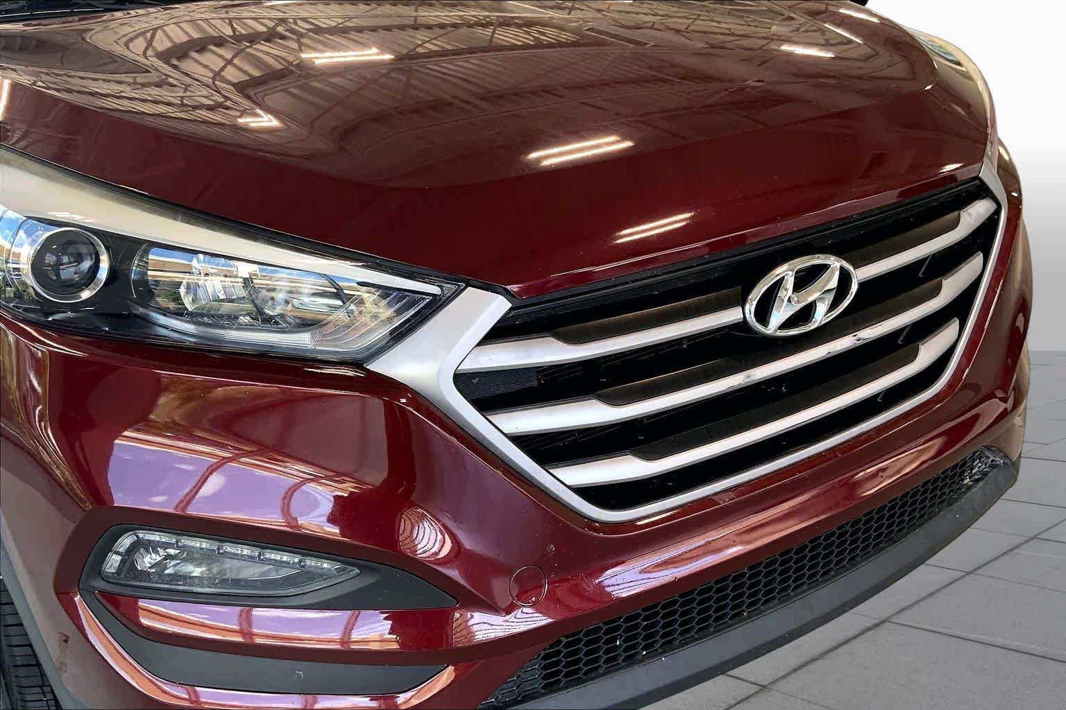 Used 2017 Hyundai Tucson SE Plus AWD/4WD image 32