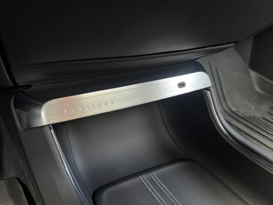 Used 2024 Cadillac Lyriq Luxury w/ LPO, Floor Liner Package image 32