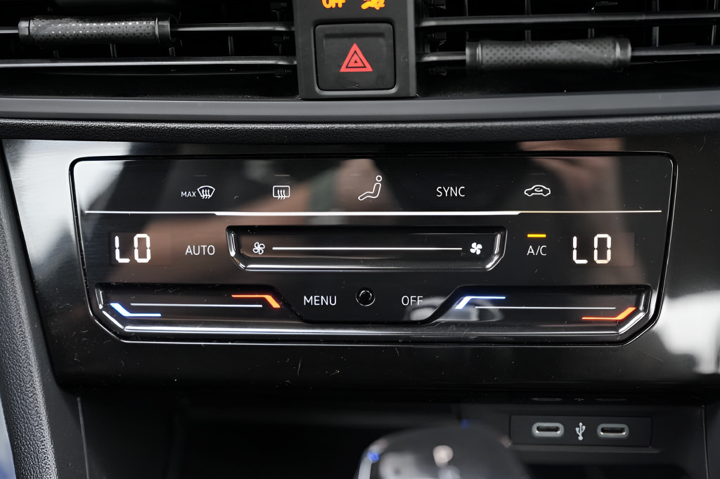 Used 2025 Volkswagen Jetta S FWD image 33