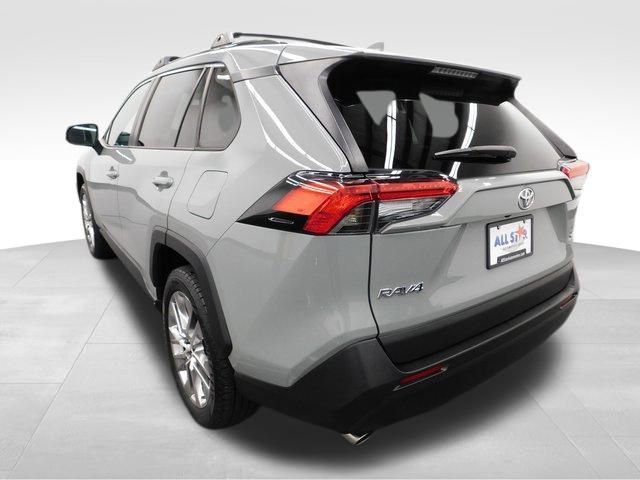 Used 2021 Toyota RAV4 XLE Premium image 9