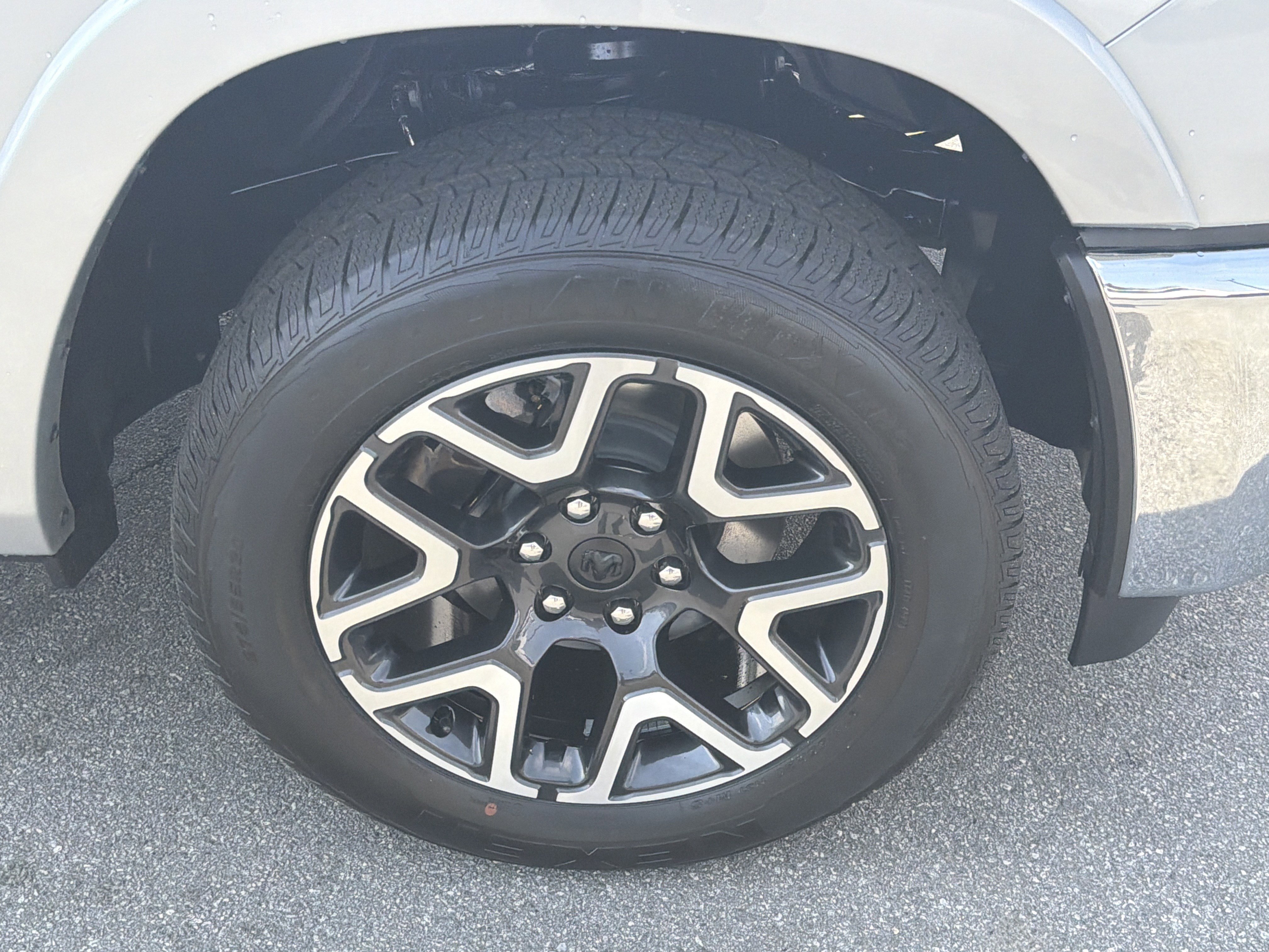 New 2026 RAM 1500 Laramie AWD/4WD image 14