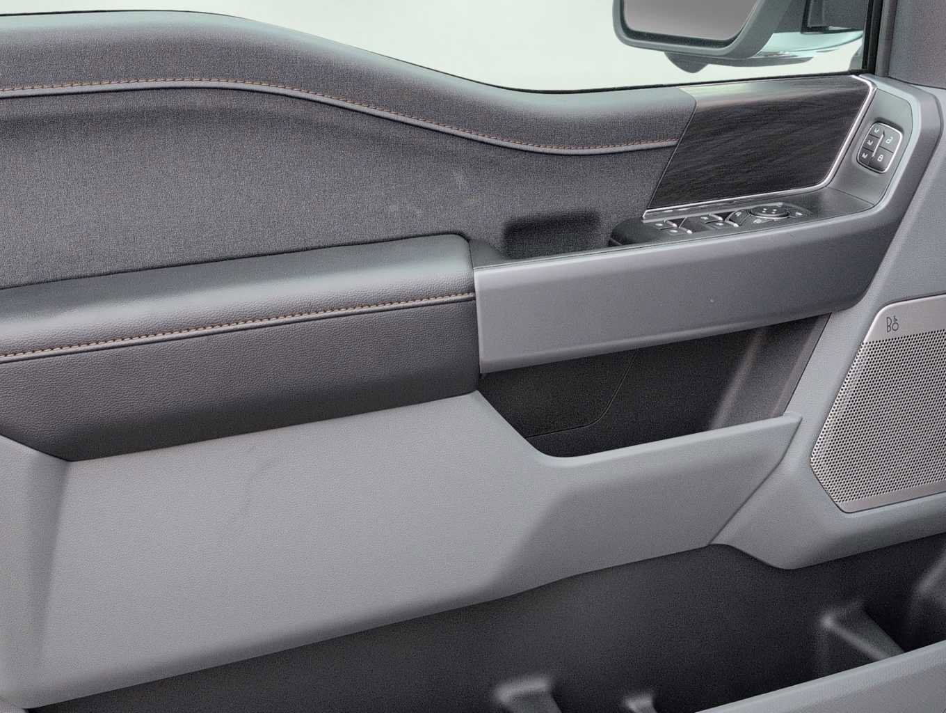 New 2025 Ford F150 Lariat w/ Equipment Group 501A Mid image 5