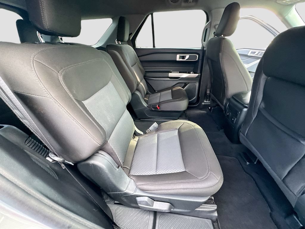 Used 2023 Ford Explorer XLT AWD/4WD image 36