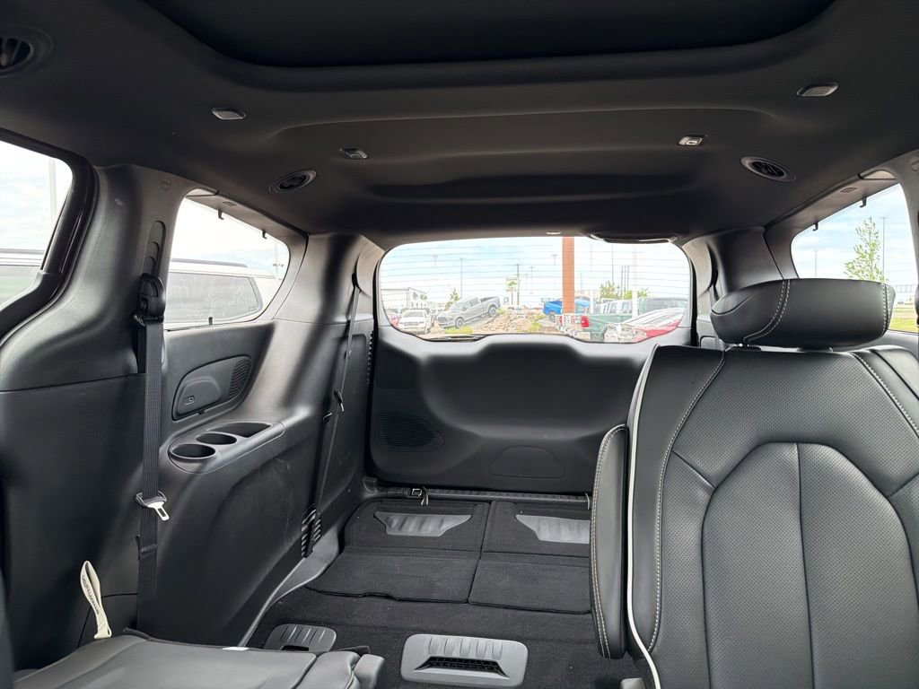 Used 2025 Chrysler Pacifica Limited AWD/4WD image 22