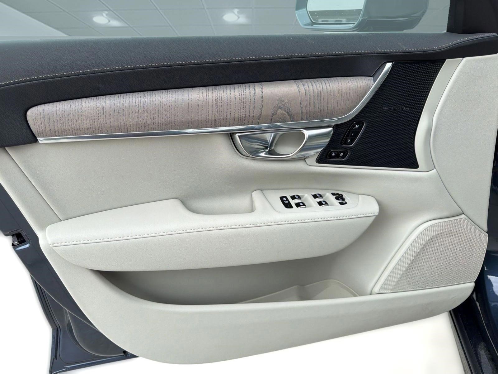 Certified 2025 Volvo S90 B6 Ultra image 22