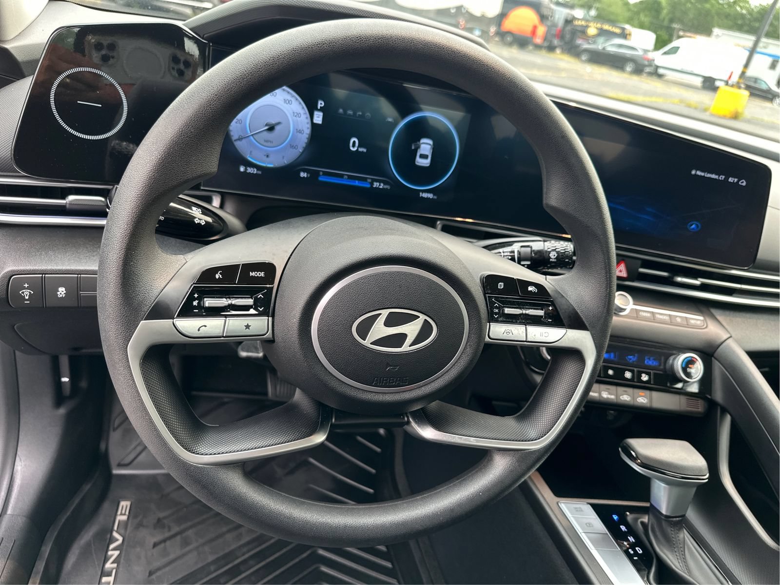 Certified 2024 Hyundai Elantra SEL FWD image 18