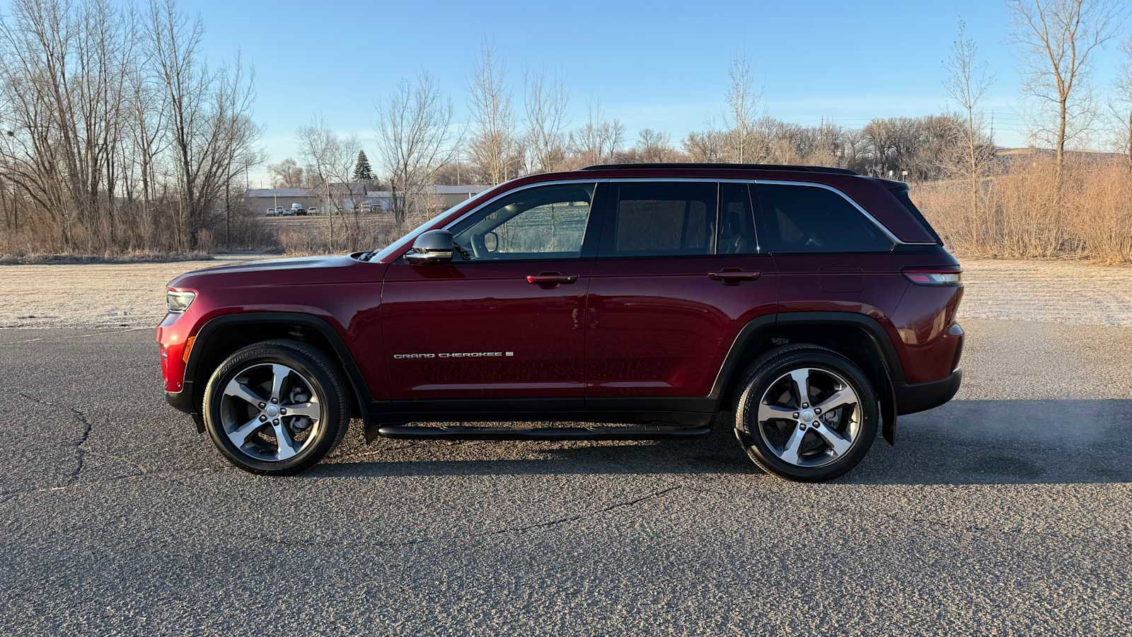 Used 2024 Jeep Grand Cherokee Limited w/ Luxury Tech Group II image 6