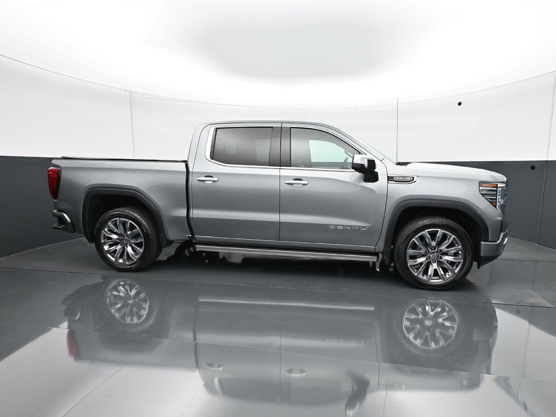 Used 2023 GMC Sierra 1500 Denali w/ Denali Reserve Package AWD/4WD image 8