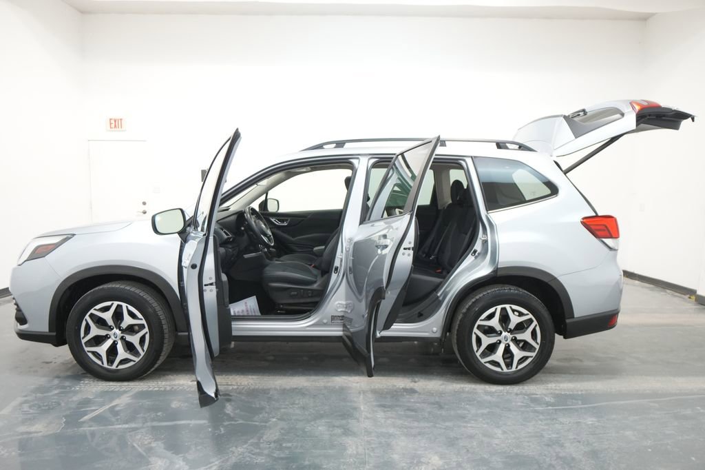 Used 2023 Subaru Forester Premium image 26