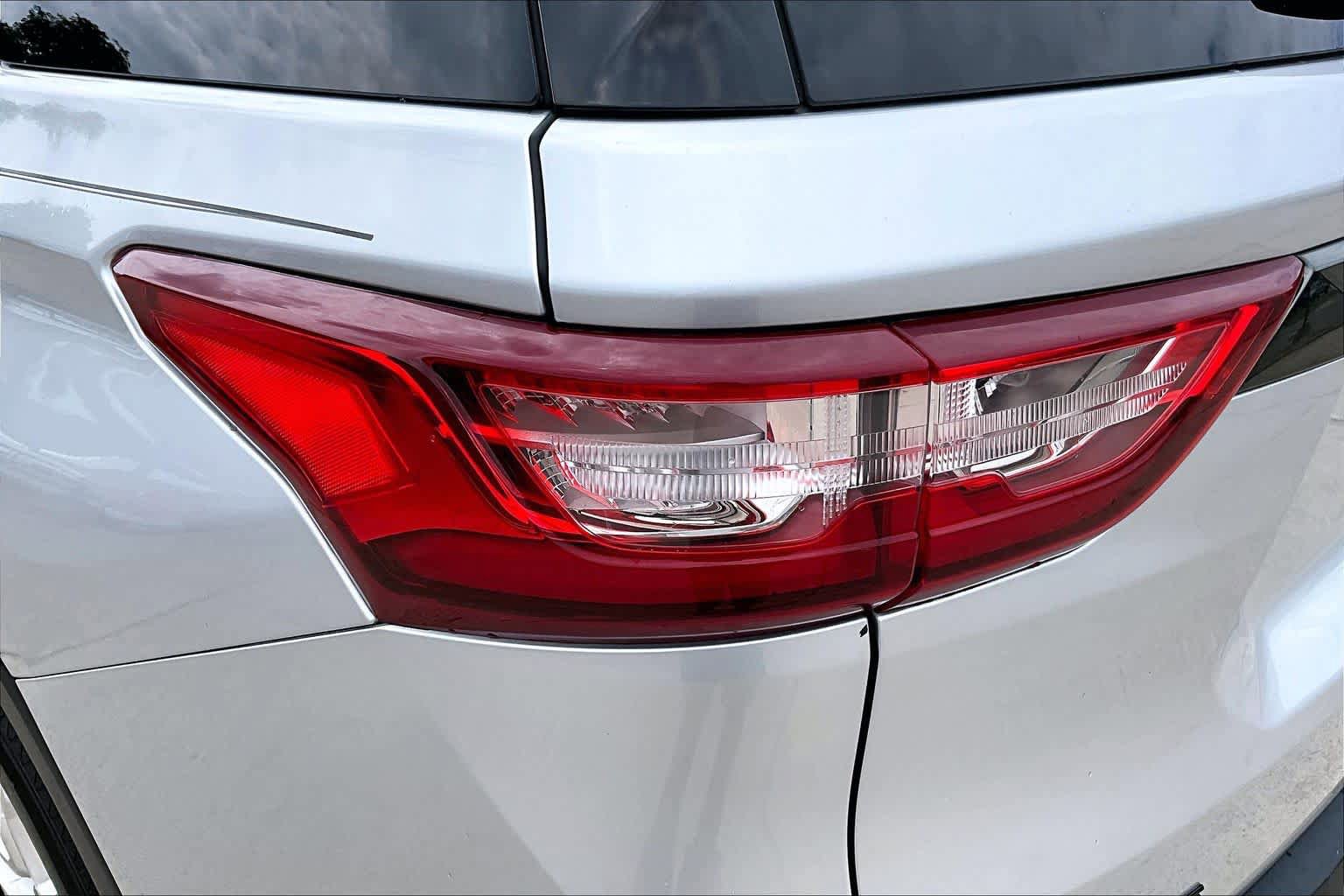 Used 2019 Chevrolet Traverse LS w/ LPO, Blackout Package FWD image 28