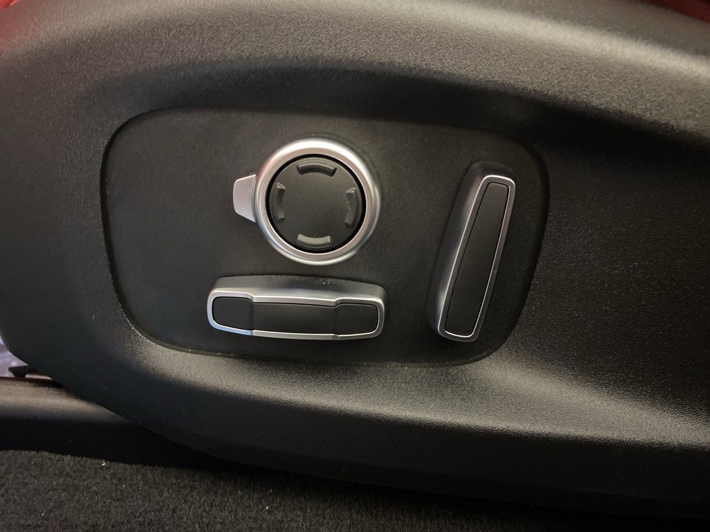 Used 2021 Jaguar F-PACE SVR image 23