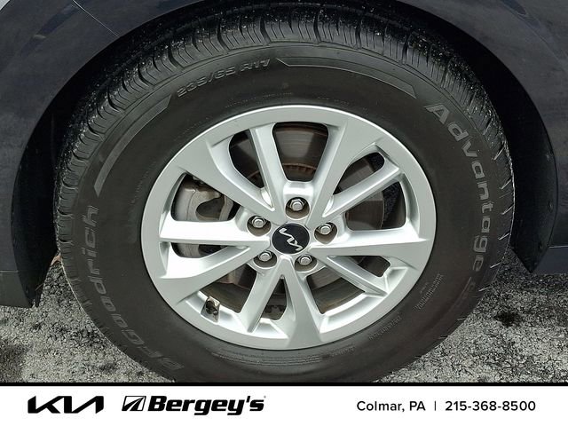 Used 2023 Kia Carnival LX image 10