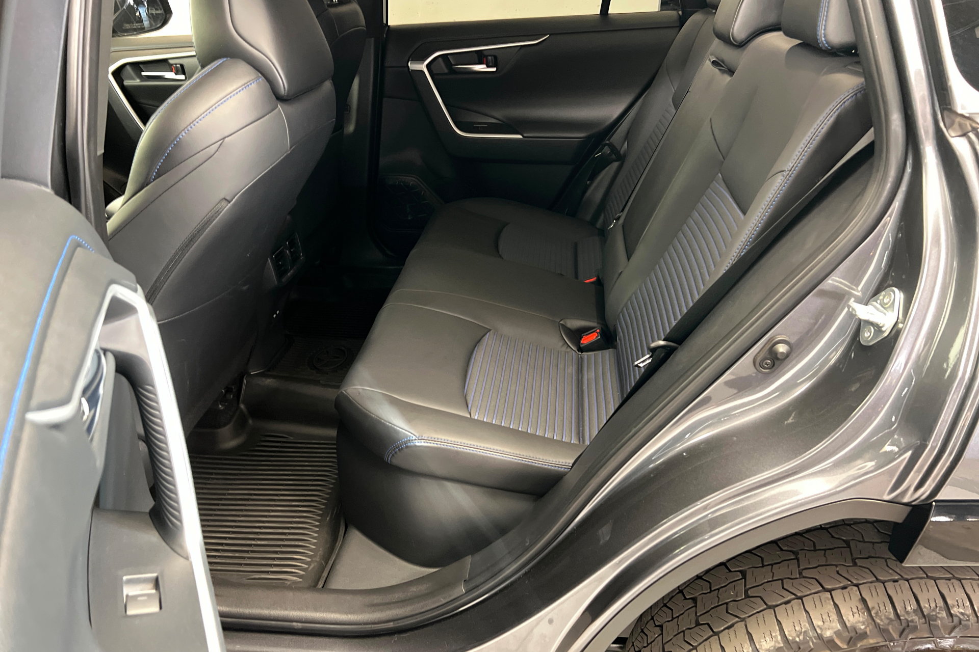 Used 2023 Toyota RAV4 XSE AWD/4WD image 22