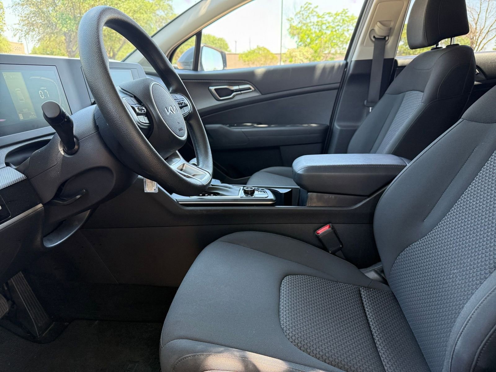 Used 2025 Kia Sportage LX FWD image 27