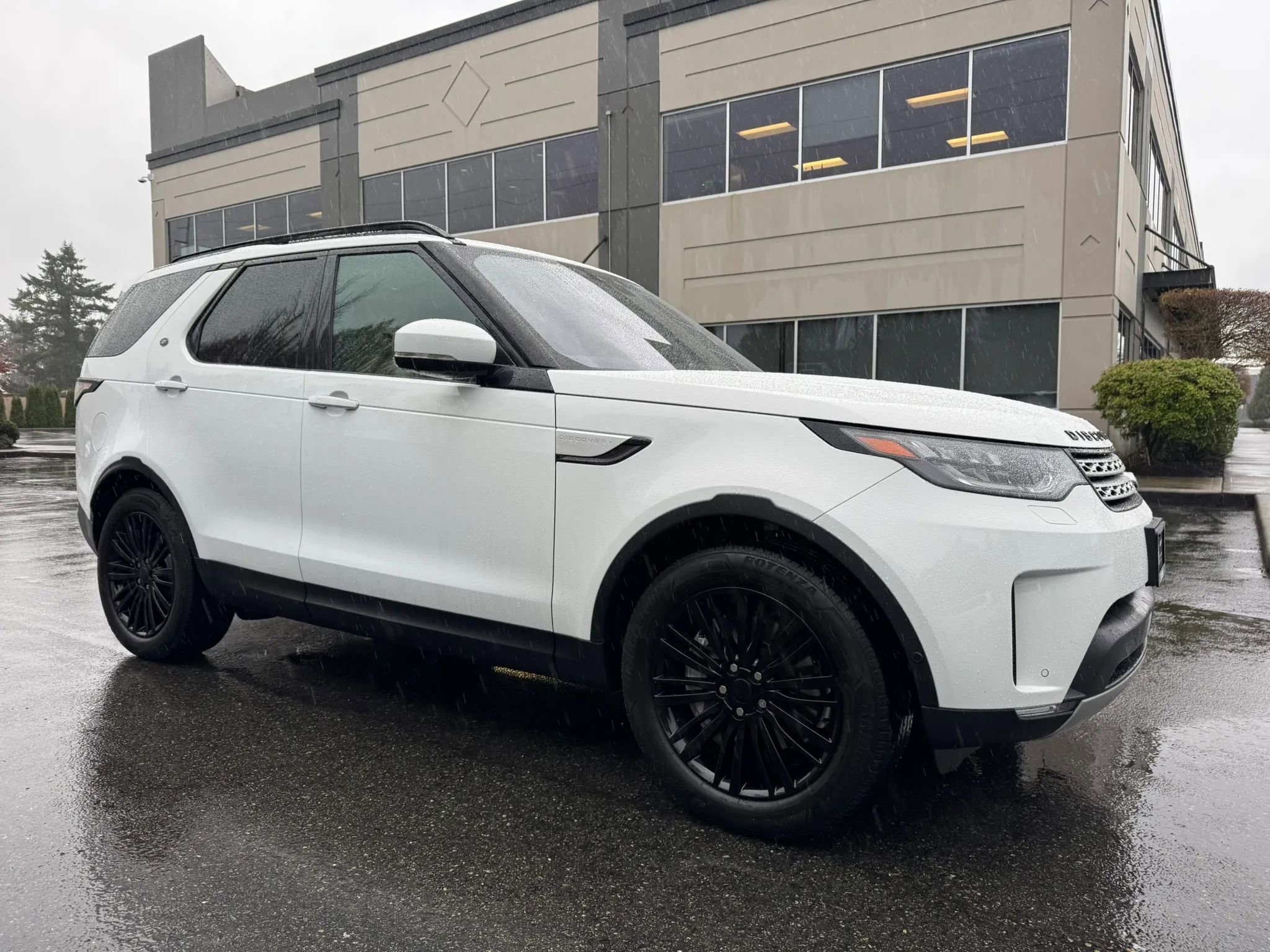 Used 2019 Land Rover Discovery HSE Luxury AWD/4WD image 1