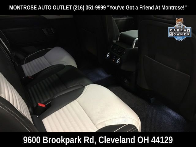 Used 2024 Land Rover Discovery Metropolitan Edition image 33