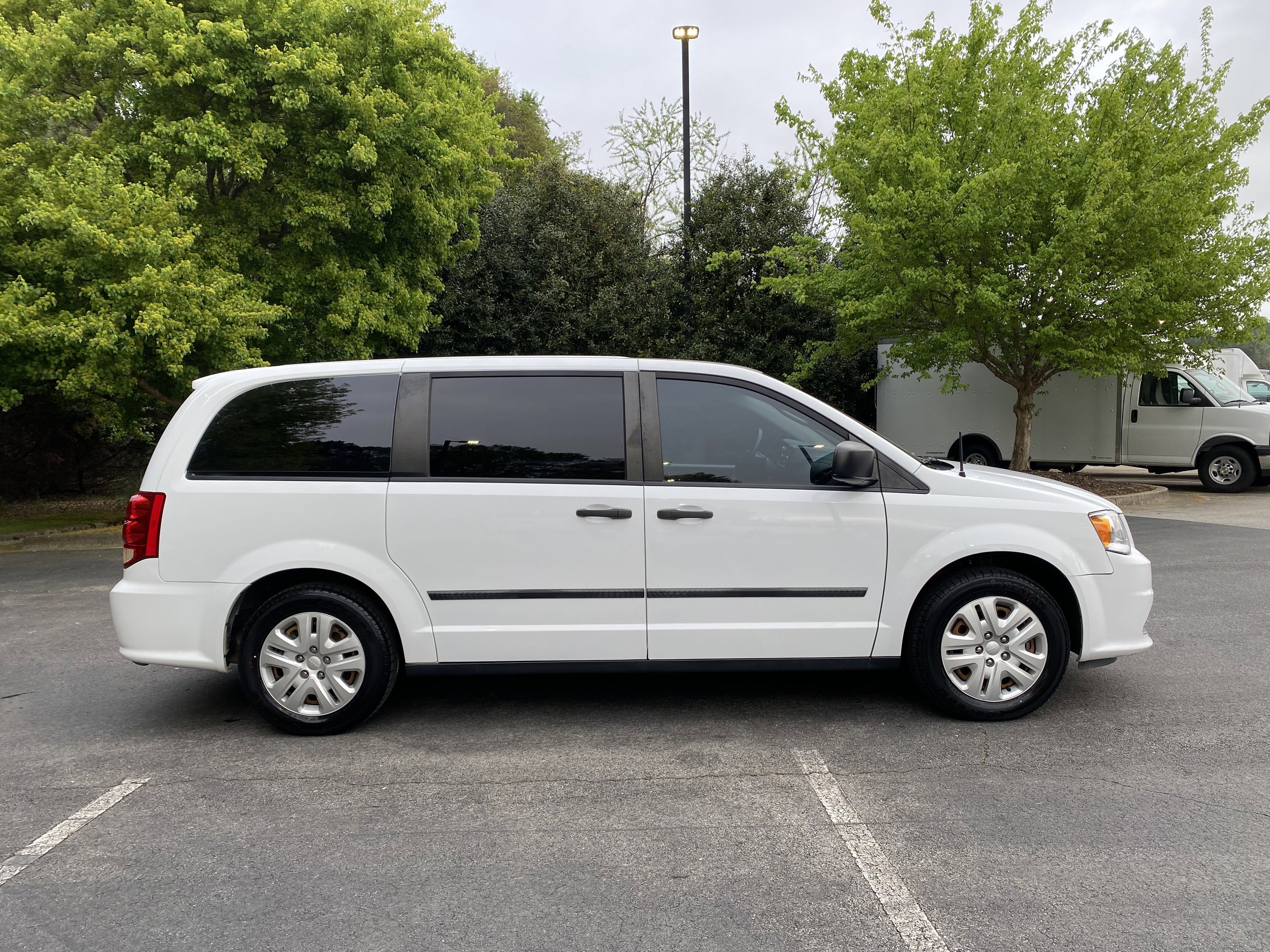 Used 2016 Dodge Grand Caravan American Value Package w/ UConnect Hands-Free Group image 10