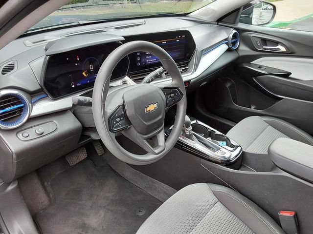 Used 2025 Chevrolet Trax LT FWD image 15