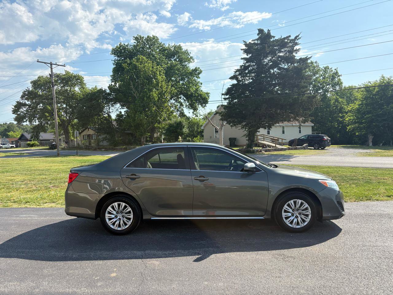 Used 2012 Toyota Camry LE FWD image 3