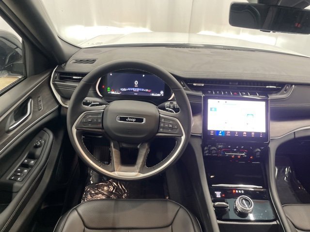 New 2025 Jeep Grand Cherokee L Limited w/ Luxury Tech Group II image 9