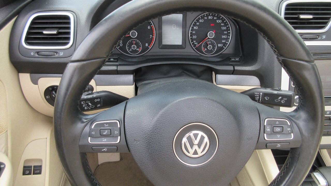 Used 2011 Volkswagen Eos Komfort FWD image 23