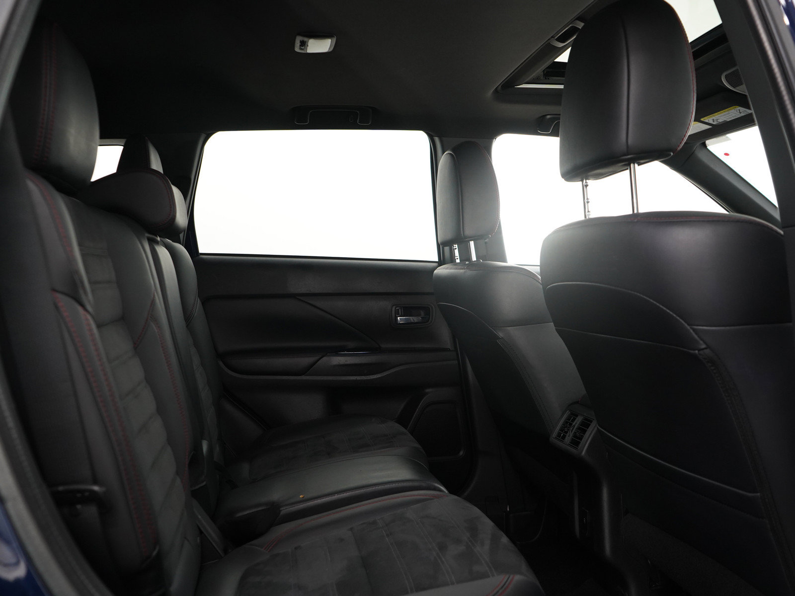 Used 2020 Mitsubishi Outlander LE AWD/4WD image 12