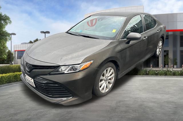 Used 2020 Toyota Camry LE image 2